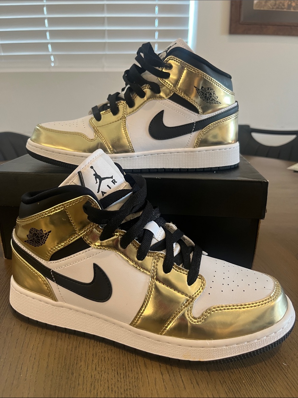 Nike Jordan 1 Mid Metallic Gold & White